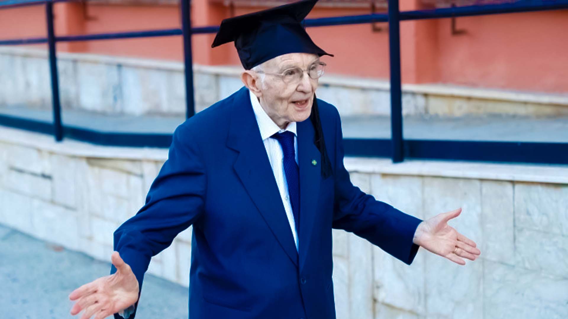 Oldest student in Italy graduates again at the age of 98